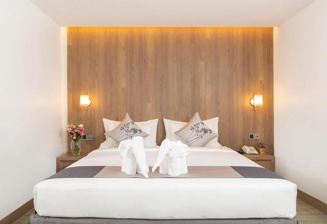 8 Mile Hotel Rangun