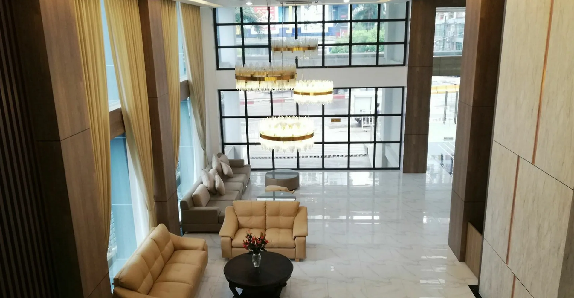 8 Mile Hotel Rangun 3*,